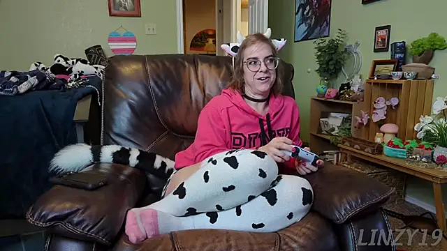 Linzy 19 online show from 01.28.25