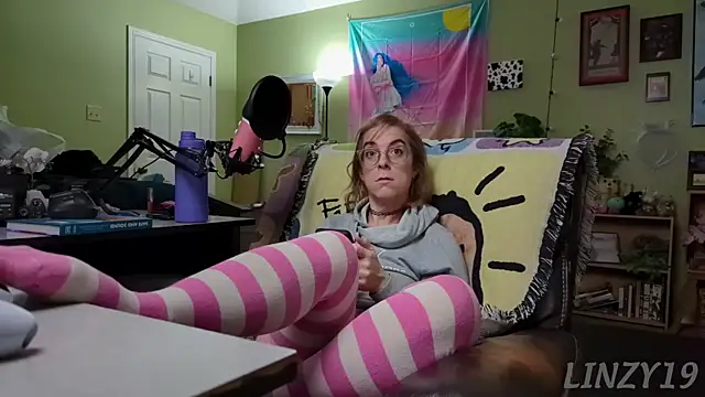 Linzy 19 online show from 03.14.25