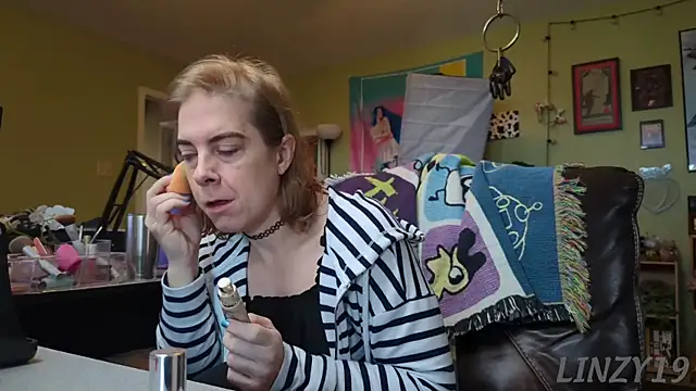 Linzy 19 online show from 03.21.25