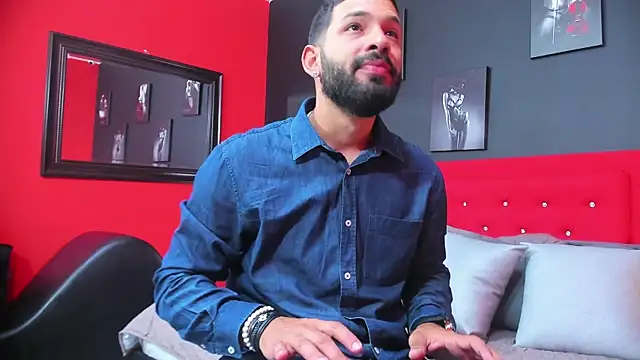 Snapshot of Thiagogomez chatting on 03.08.25 Thiagogomez online show from 03.08.25