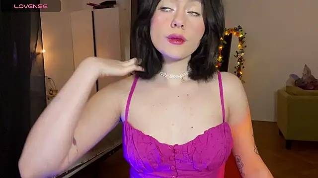 Snapshot of sunshine_lina chatting on 12.14.24 sunshine lina online show from 12.14.24