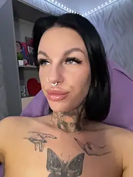 Snapshot of angel_devil_forever chatting on 06.17.26 angel devil forever online show from 06.17.26