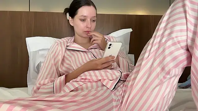 Snapshot of _liatris_ chatting on 12.09.24 liatris online show from 12.09.24