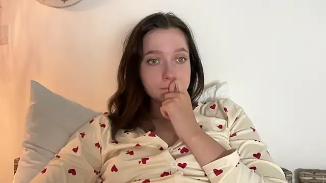 Snapshot of _liatris_ chatting on 12.28.24 liatris online show from 12.28.24