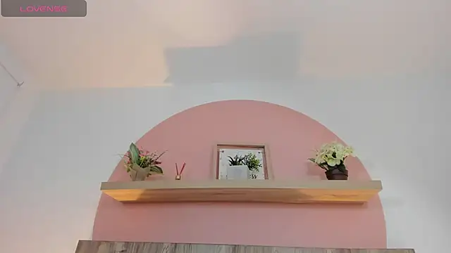 Snapshot of roseliam25 chatting on 12.12.24 roseliam25 online show from 12.12.24