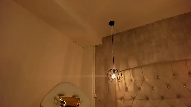 Snapshot of Alice_Laurentt chatting on 02.15.25 Alice Laurentt online show from 02.15.25