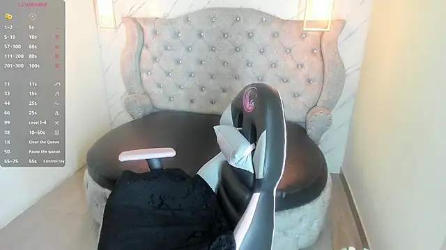 Snapshot of Alice_Laurentt chatting on 11.08.25 Alice Laurentt online show from 11.08.25