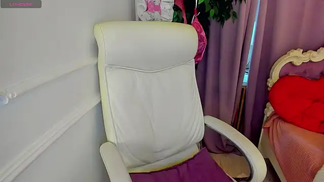 Snapshot of Lily_Marlin chatting on 07.19.26 Lily Marlin online show from 07.19.26