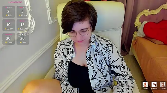 Snapshot of Lily_Marlin chatting on 07.24.26 Lily Marlin online show from 07.24.26