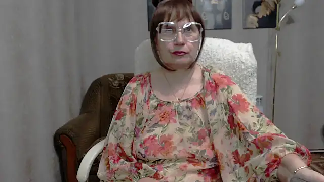 Snapshot of koroleva70 chatting on 03.09.25 koroleva70 online show from 03.09.25