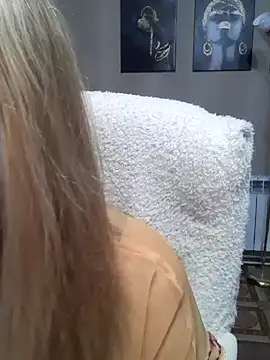 Snapshot of koroleva70 chatting on 09.27.25 koroleva70 online show from 09.27.25