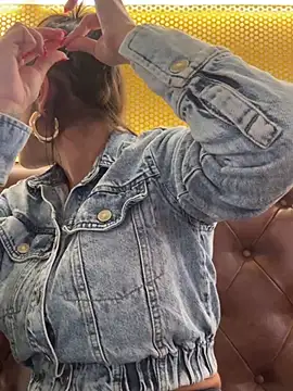 Snapshot of Mau_White chatting on 12.27.24 Mau White online show from 12.27.24