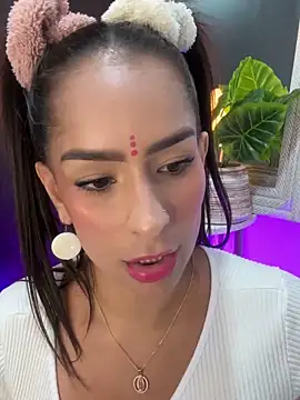 Snapshot of Mau_White chatting on 01.05.25 Mau White online show from 01.05.25