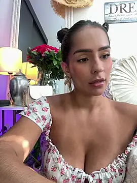 Snapshot of Mau_White chatting on 01.21.25 Mau White online show from 01.21.25