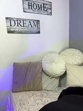 Snapshot of Mau_White chatting on 01.25.25 Mau White online show from 01.25.25