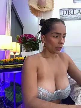 Snapshot of Mau_White chatting on 01.26.25 Mau White online show from 01.26.25