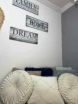 Snapshot of Mau_White chatting on 02.04.25 Mau White online show from 02.04.25