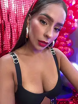 Snapshot of Mau_White chatting on 02.10.25 Mau White online show from 02.10.25