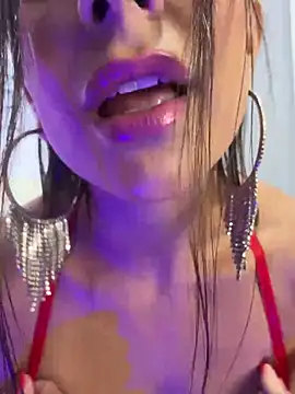 Snapshot of Mau_White chatting on 03.05.25 Mau White online show from 03.05.25