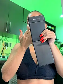 Snapshot of Mau_White chatting on 09.08.25 Mau White online show from 09.08.25