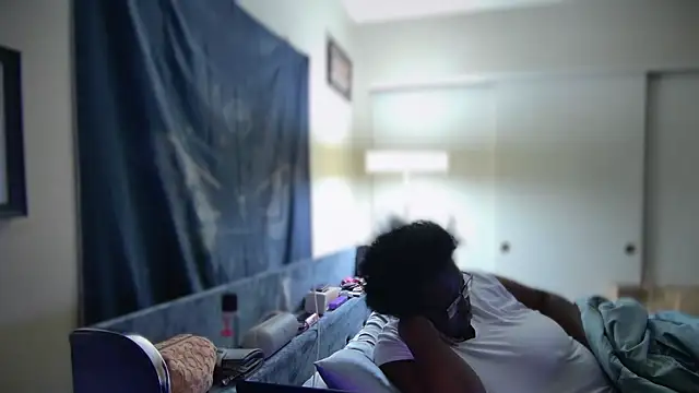 Yagurl  west online show from 01.29.25