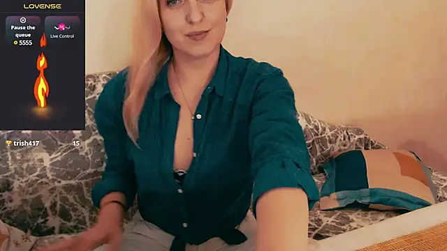 Snapshot of ElysonLang chatting on 01.09.25 ElysonLang online show from 01.09.25