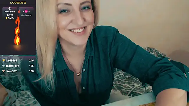 Snapshot of ElysonLang chatting on 01.13.25 ElysonLang online show from 01.13.25