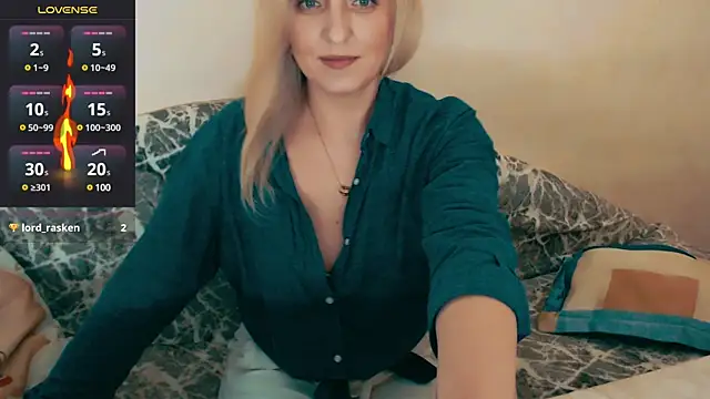 Snapshot of ElysonLang chatting on 02.09.25 ElysonLang online show from 02.09.25