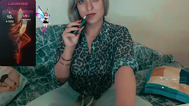 Snapshot of ElysonLang chatting on 10.03.25 ElysonLang online show from 10.03.25