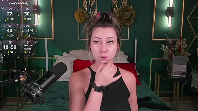 Snapshot of PennyMay chatting on 12.21.24 PennyMay online show from 12.21.24