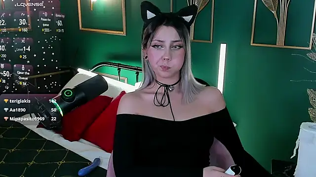 Snapshot of PennyMay chatting on 12.28.24 PennyMay online show from 12.28.24