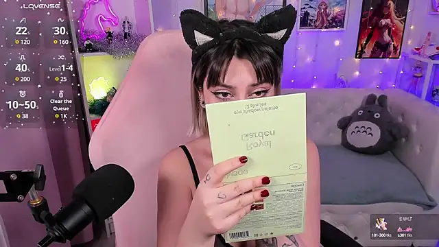 Snapshot of PennyMay chatting on 01.12.25 PennyMay online show from 01.12.25