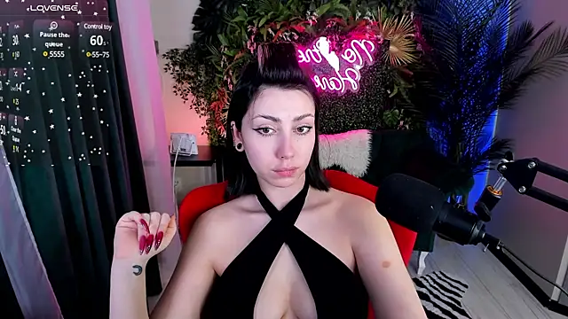 Snapshot of PennyMay chatting on 03.19.25 PennyMay online show from 03.19.25