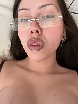 Snapshot of PennyMay chatting on 04.16.26 PennyMay online show from 04.16.26