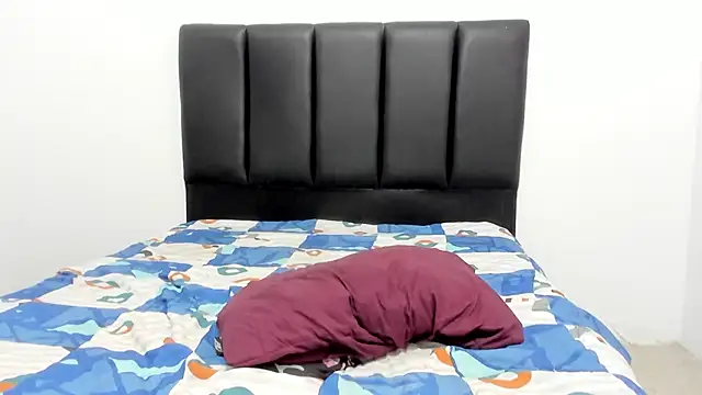 Snapshot of JULESLAKES chatting on 03.18.25 JULESLAKES online show from 03.18.25