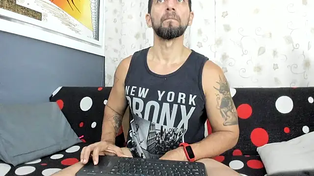 Snapshot of JULESLAKES chatting on 10.30.25 JULESLAKES online show from 10.30.25