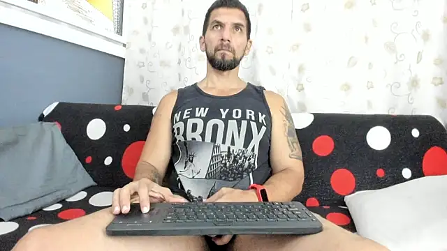 Snapshot of JULESLAKES chatting on 10.31.25 JULESLAKES online show from 10.31.25