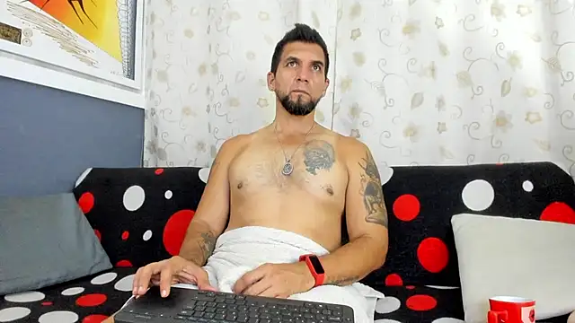 Snapshot of JULESLAKES chatting on 11.19.25 JULESLAKES online show from 11.19.25