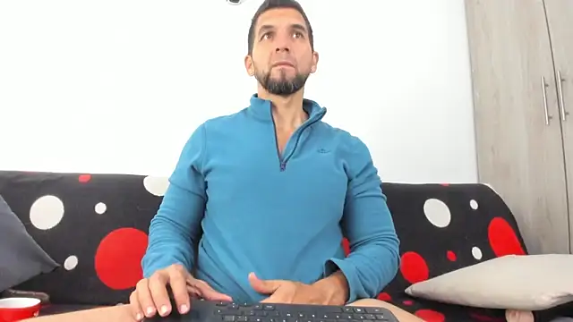 Snapshot of JULESLAKES chatting on 12.04.25 JULESLAKES online show from 12.04.25