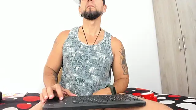 Snapshot of JULESLAKES chatting on 12.15.25 JULESLAKES online show from 12.15.25