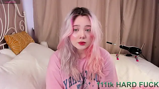   KawaiiYuki   online show from 01.19.25