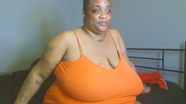 Snapshot of NaughtyHottieBBW chatting on 06.23.26 NaughtyHottieBBW online show from 06.23.26