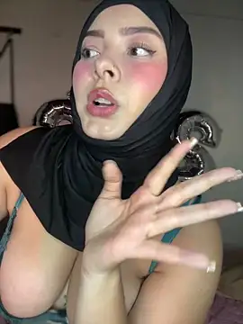 Snapshot of aneesa_darzi chatting on 03.21.25 aneesa darzi online show from 03.21.25