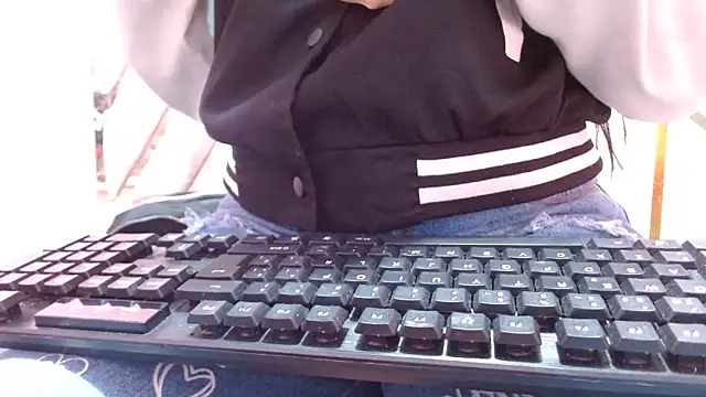 Snapshot of nadescomthxx chatting on 11.12.25 nadescomthxx online show from 11.12.25