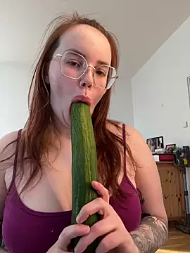 Snapshot of Mona-Peaches chatting on 01.30.25 Mona-Peaches online show from 01.30.25