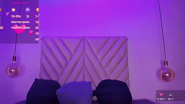 Snapshot of EmmaSwift_ chatting on 09.27.25 EmmaSwift online show from 09.27.25