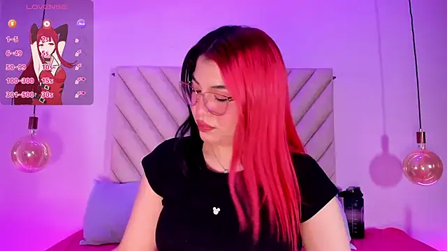 Snapshot of EmmaSwift_ chatting on 04.28.26 EmmaSwift online show from 04.28.26