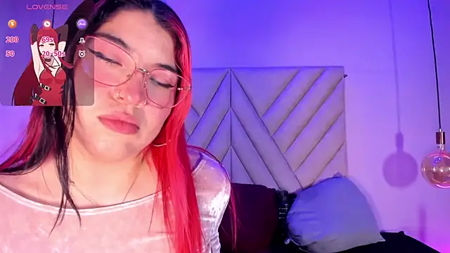 Snapshot of EmmaSwift_ chatting on 04.29.26 EmmaSwift online show from 04.29.26