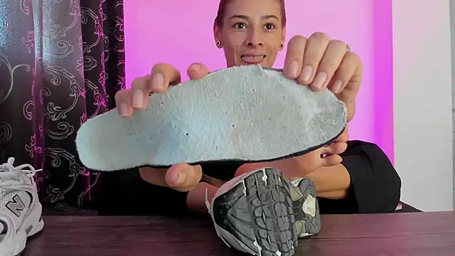 Snapshot of Mialenox chatting on 12.29.24 Mialenox online show from 12.29.24