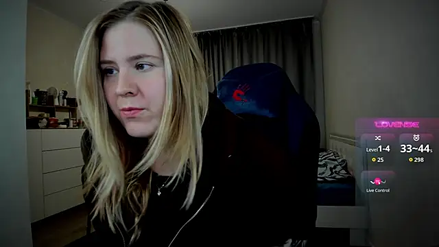 Snapshot of Olivia_Munk chatting on 09.17.25 Olivia Munk online show from 09.17.25